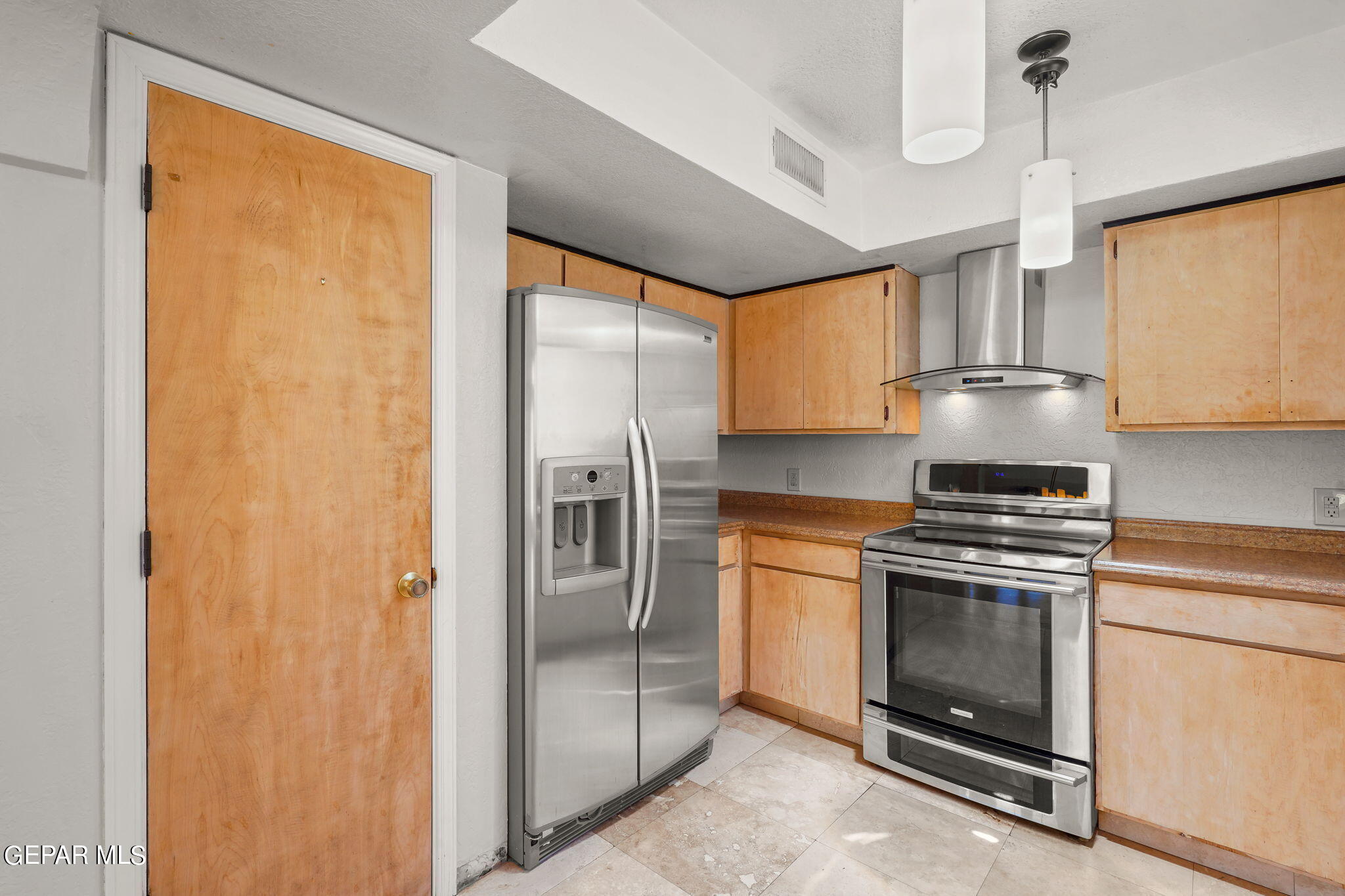 411 IRONDALE Drive, B