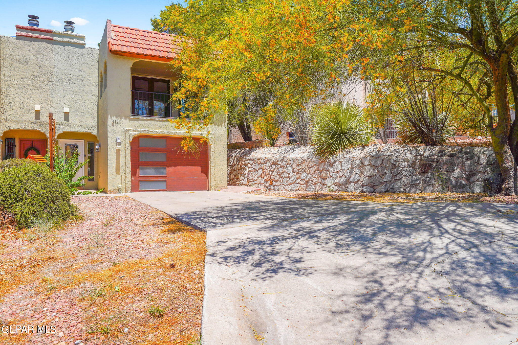 411 IRONDALE Drive, B