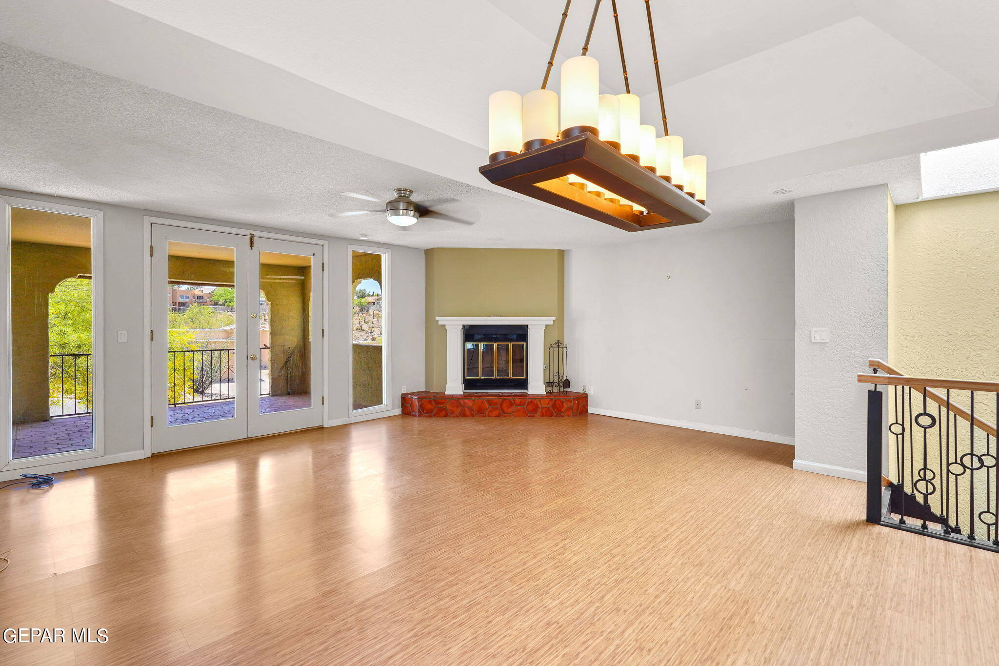 411 IRONDALE Drive, B