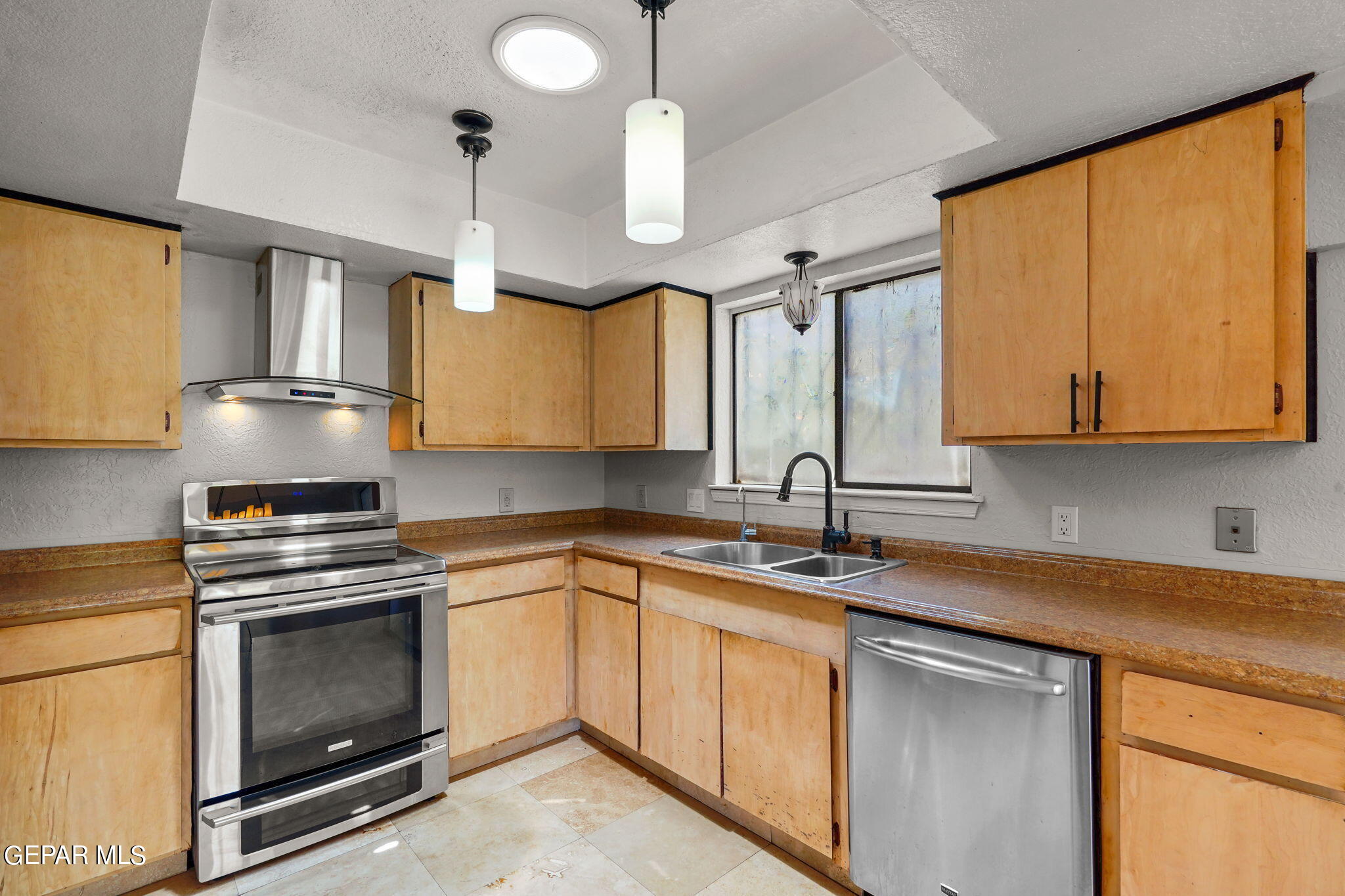 411 IRONDALE Drive, B