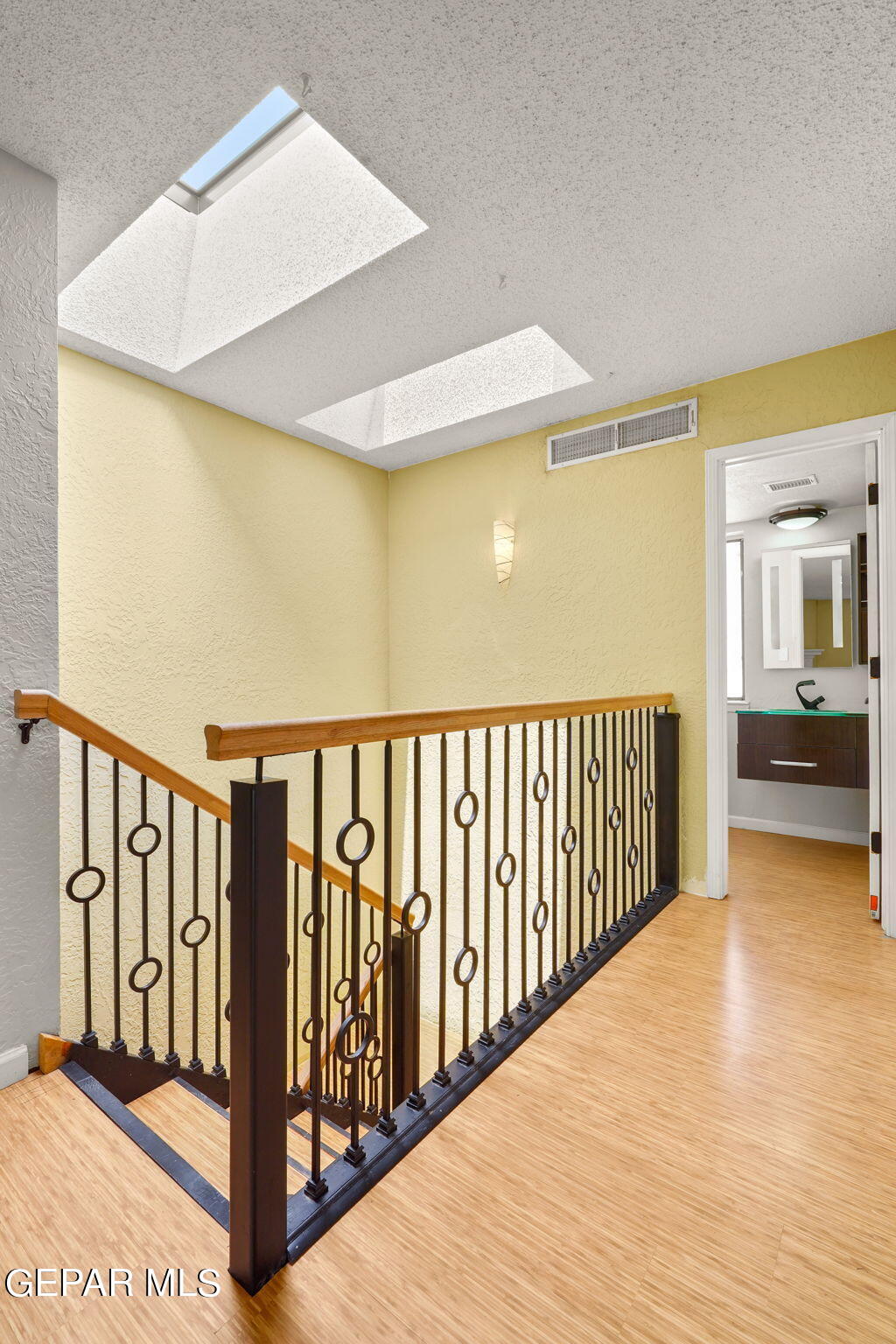 411 IRONDALE Drive, B