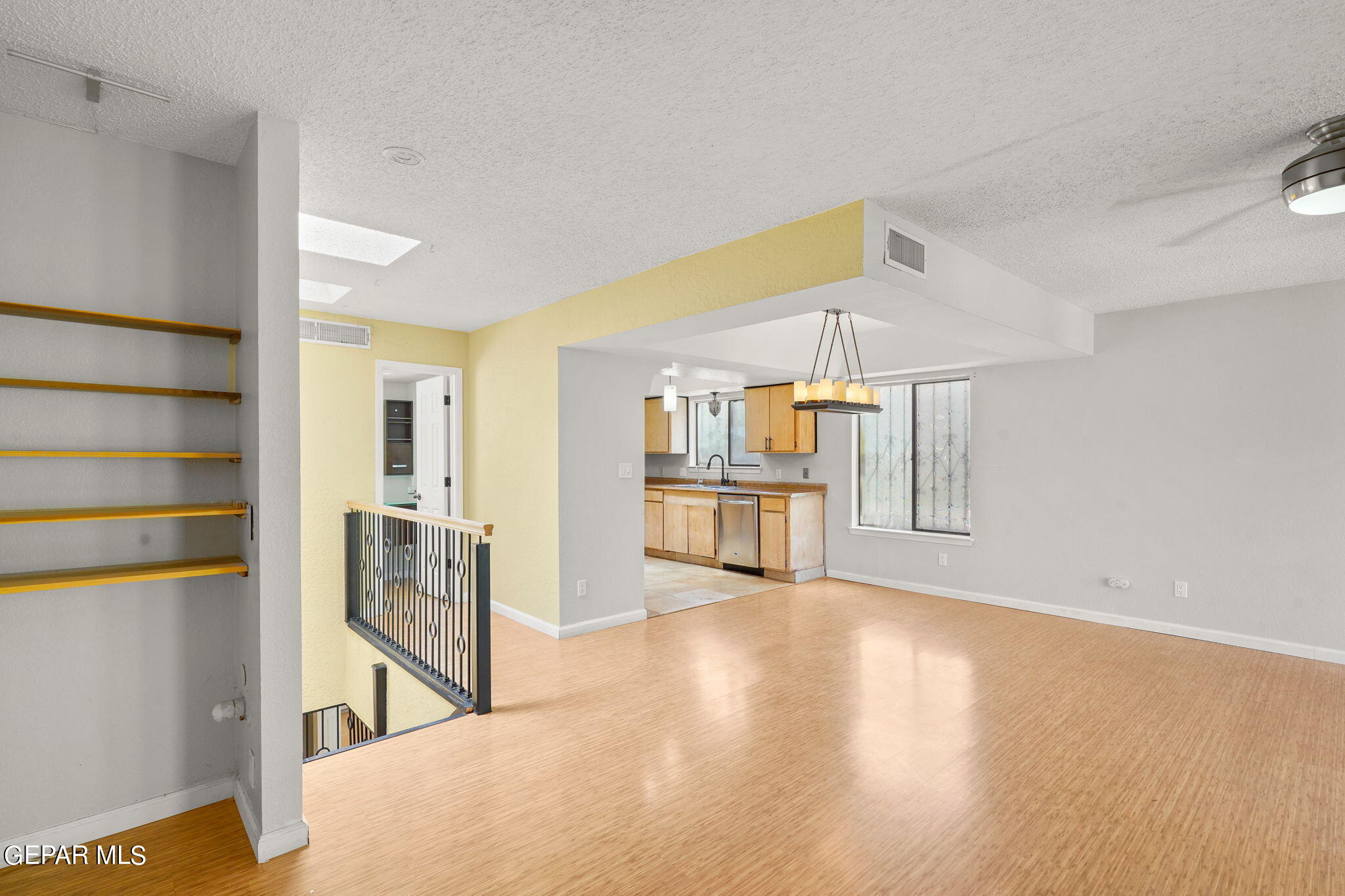 411 IRONDALE Drive, B