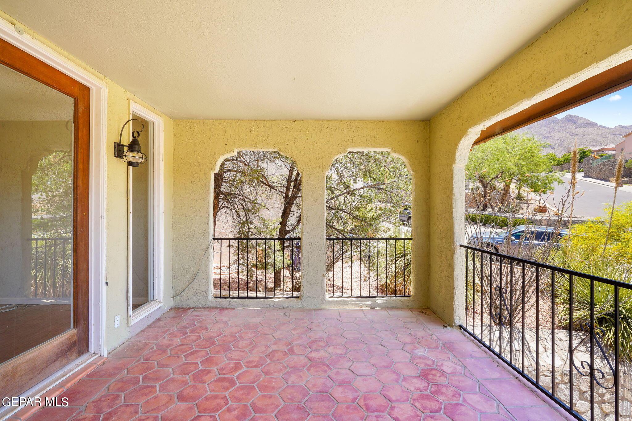 411 IRONDALE Drive, B