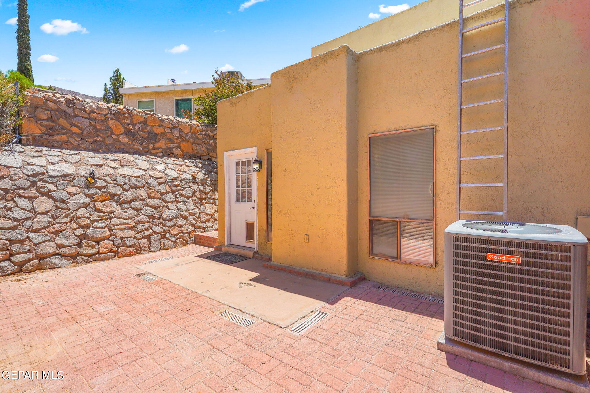 411 IRONDALE Drive, B