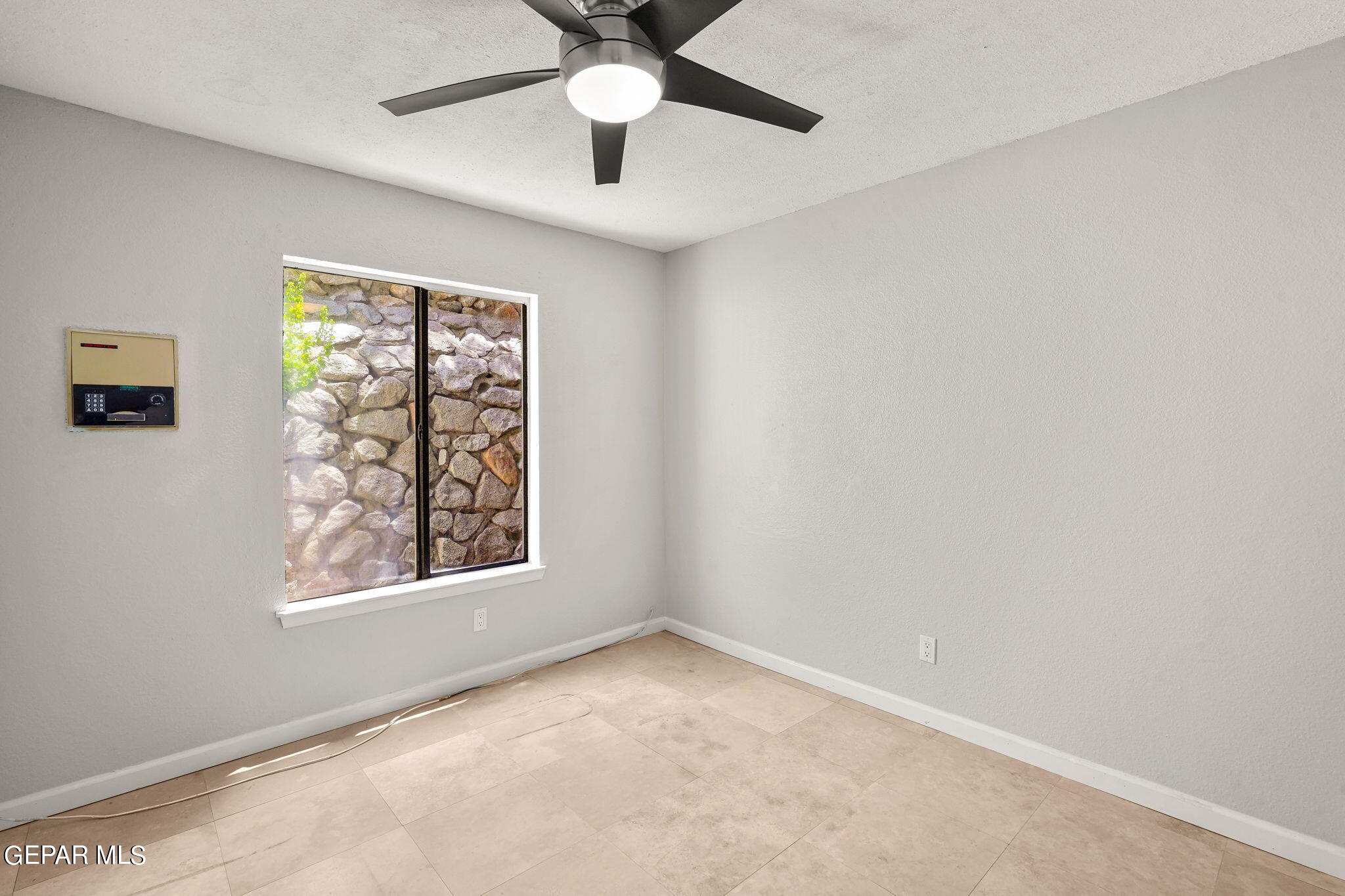 411 IRONDALE Drive, B