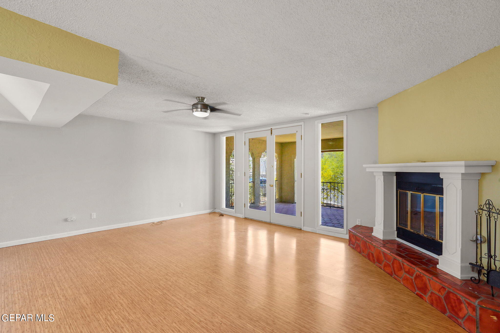 411 IRONDALE Drive, B