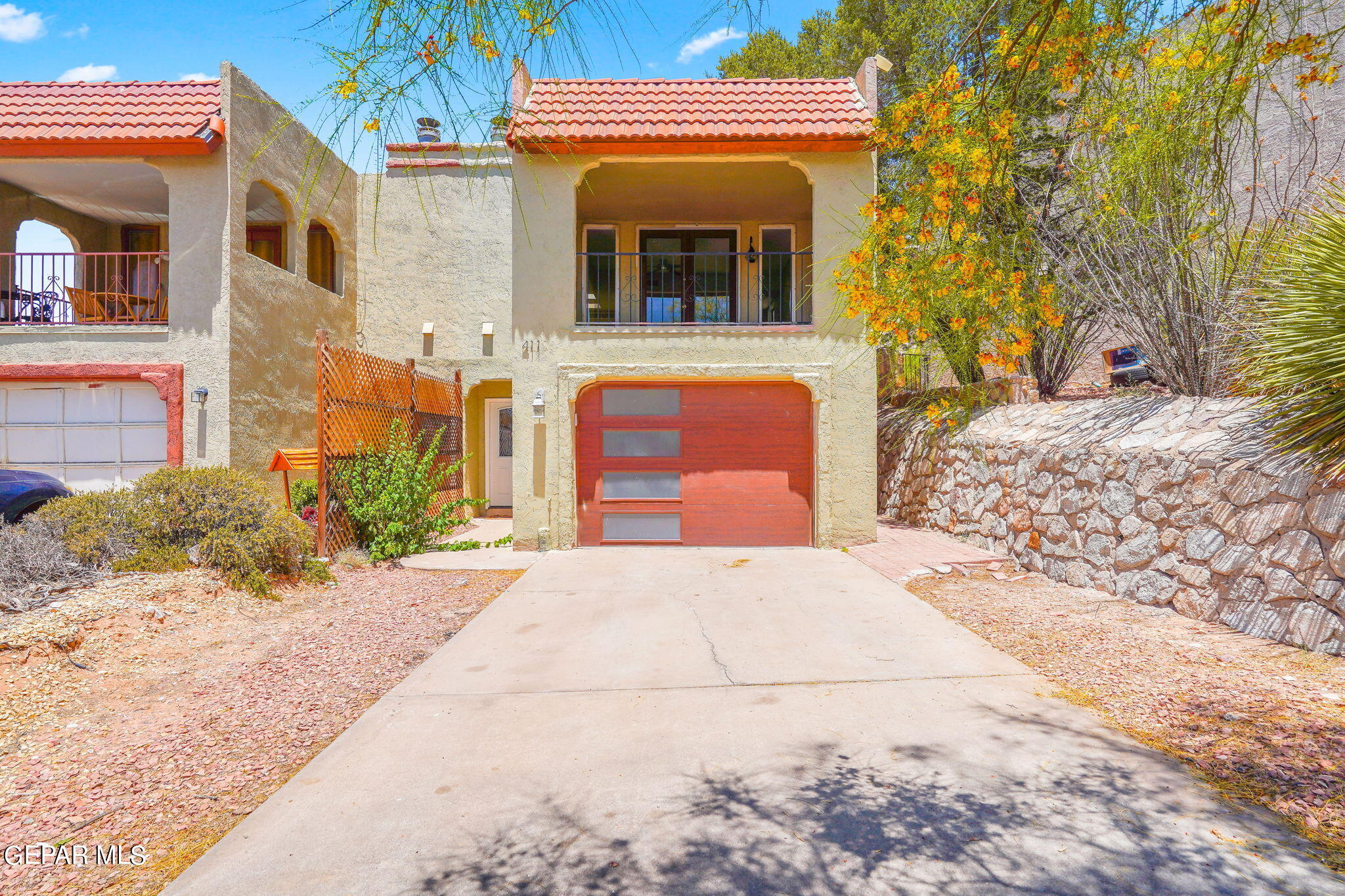 411 IRONDALE Drive, B