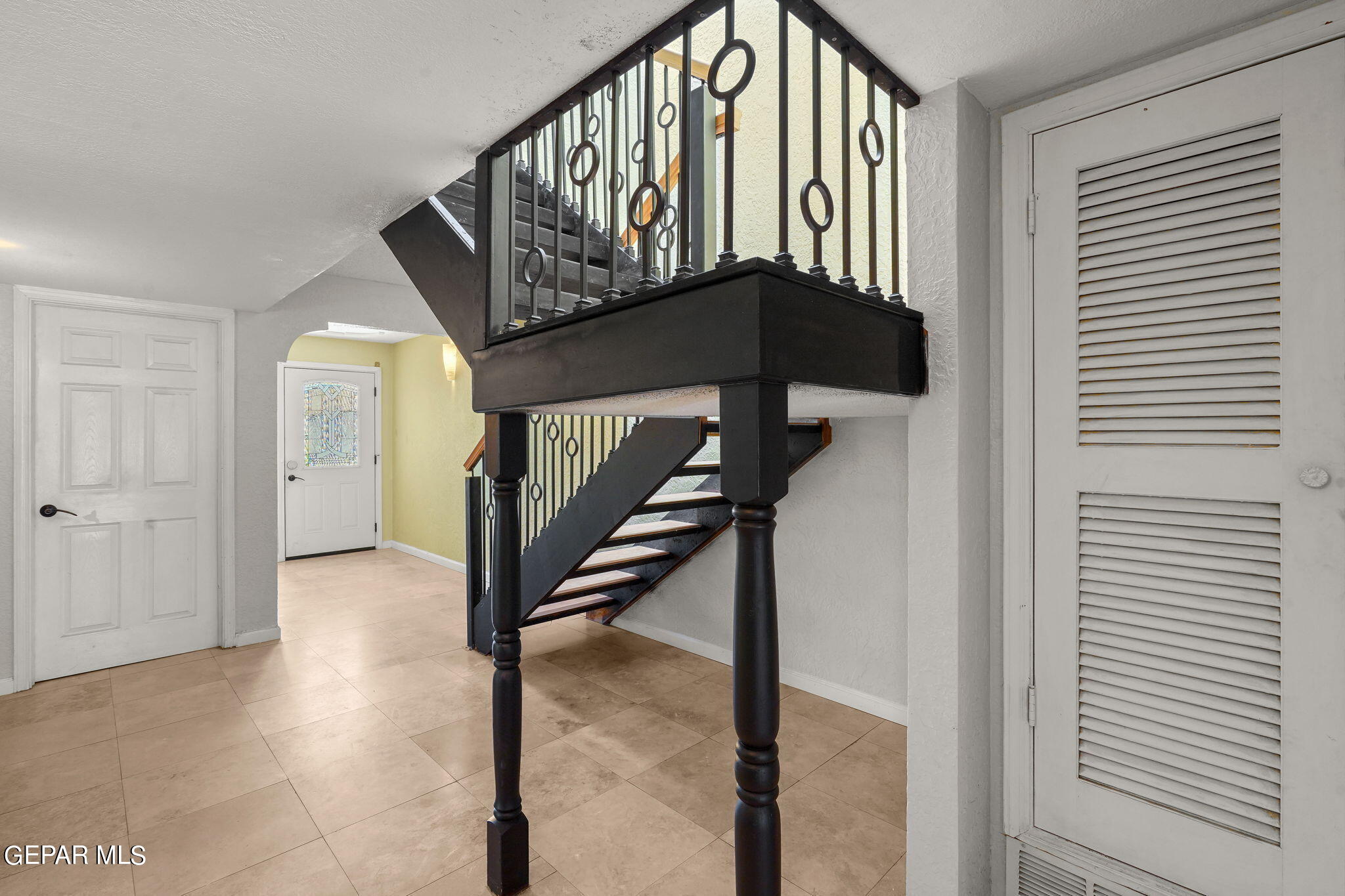 411 IRONDALE Drive, B