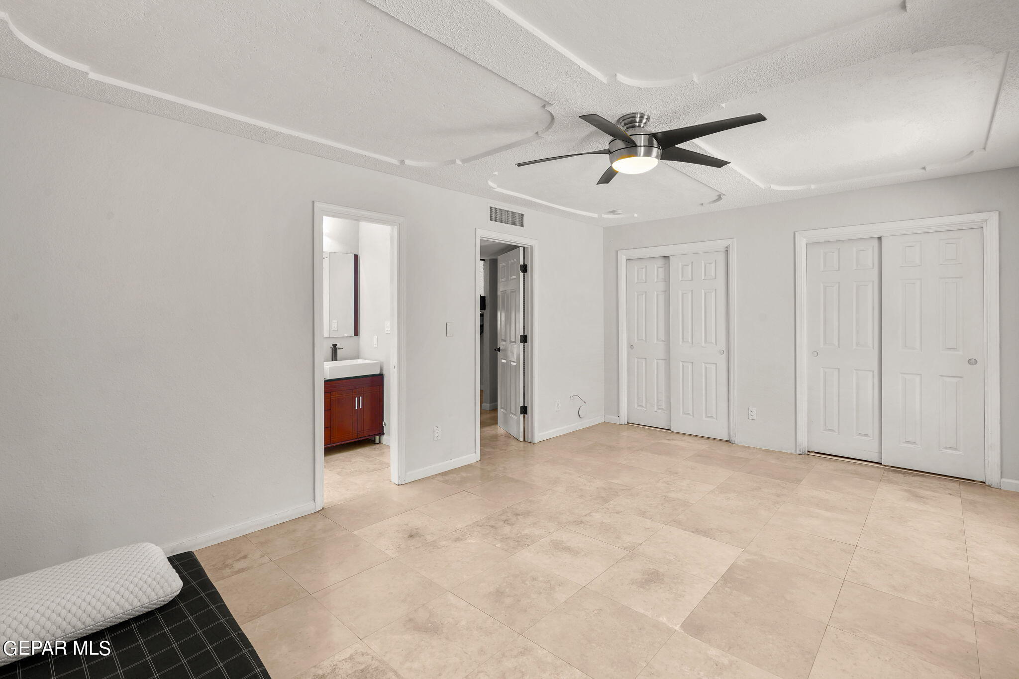 411 IRONDALE Drive, B