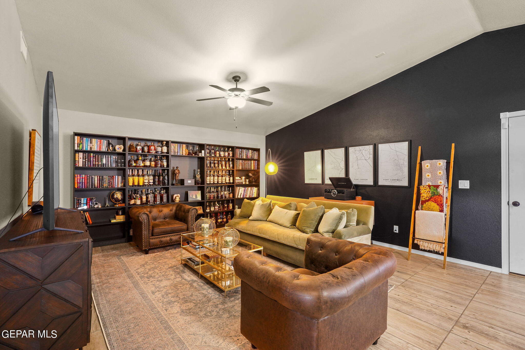 1909 WILLIAM CAPLES Street