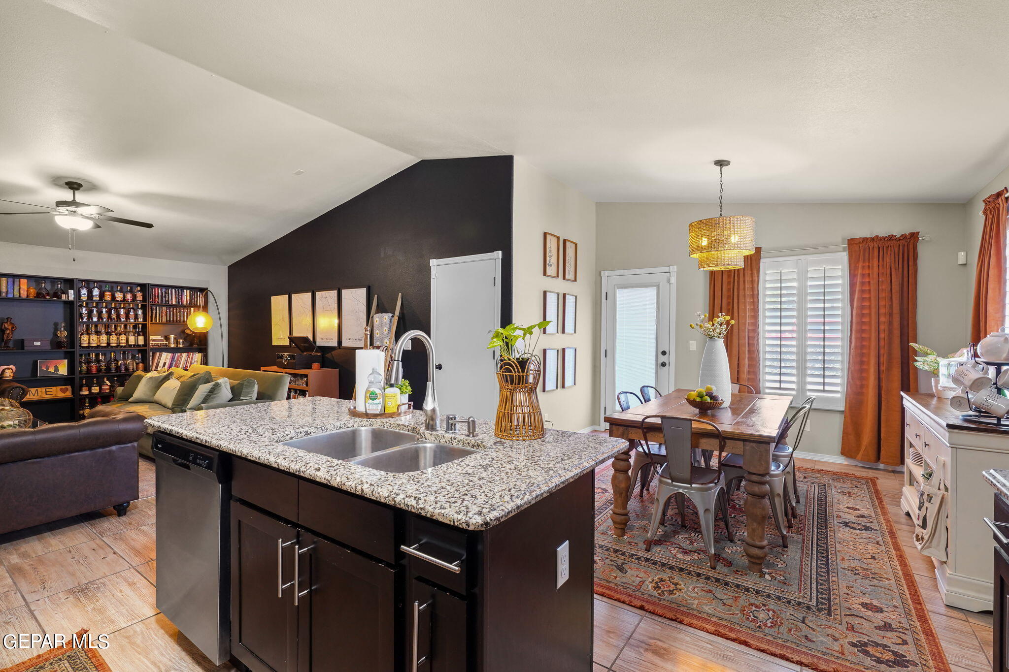 1909 WILLIAM CAPLES Street