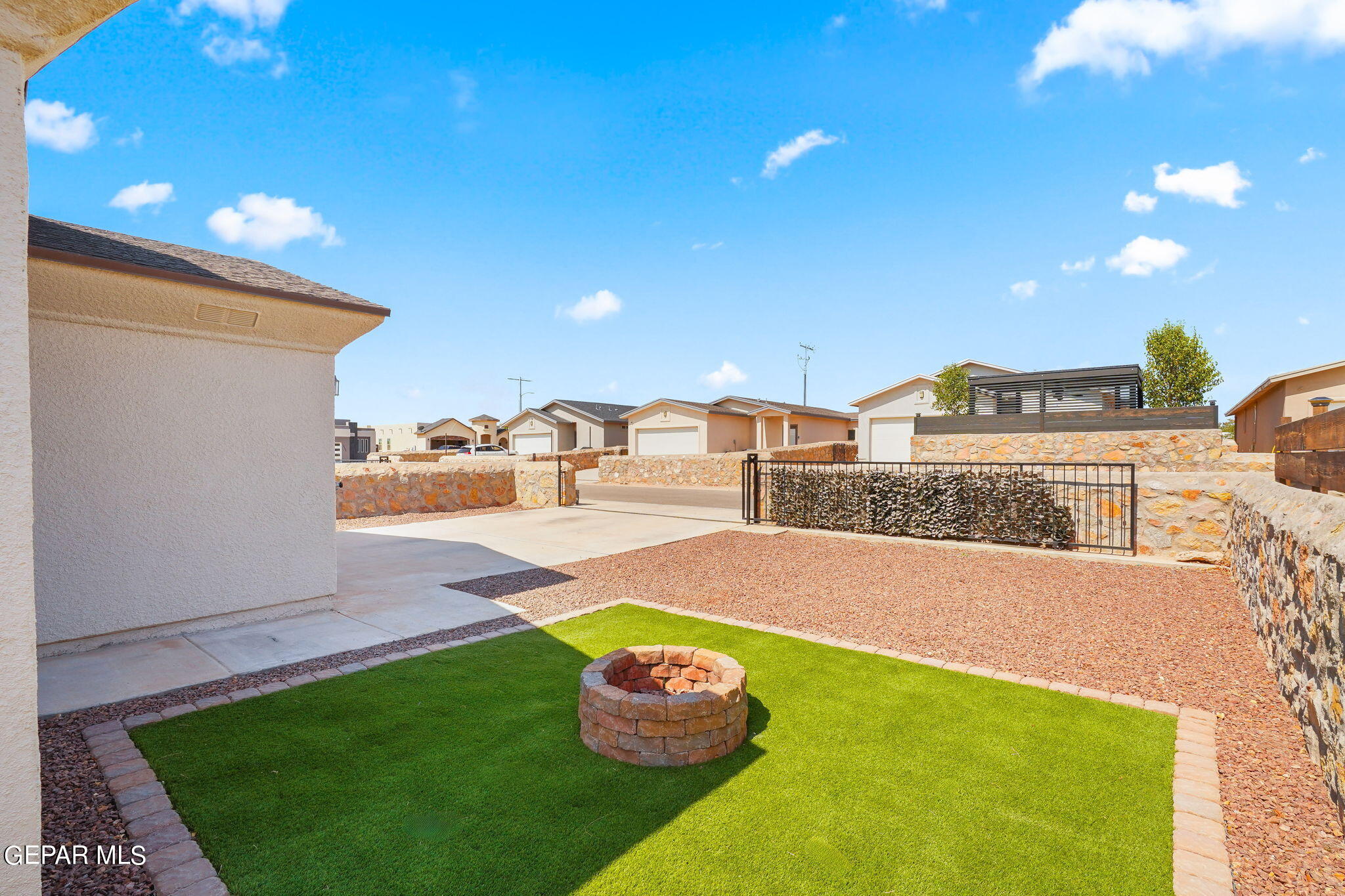 1909 WILLIAM CAPLES Street