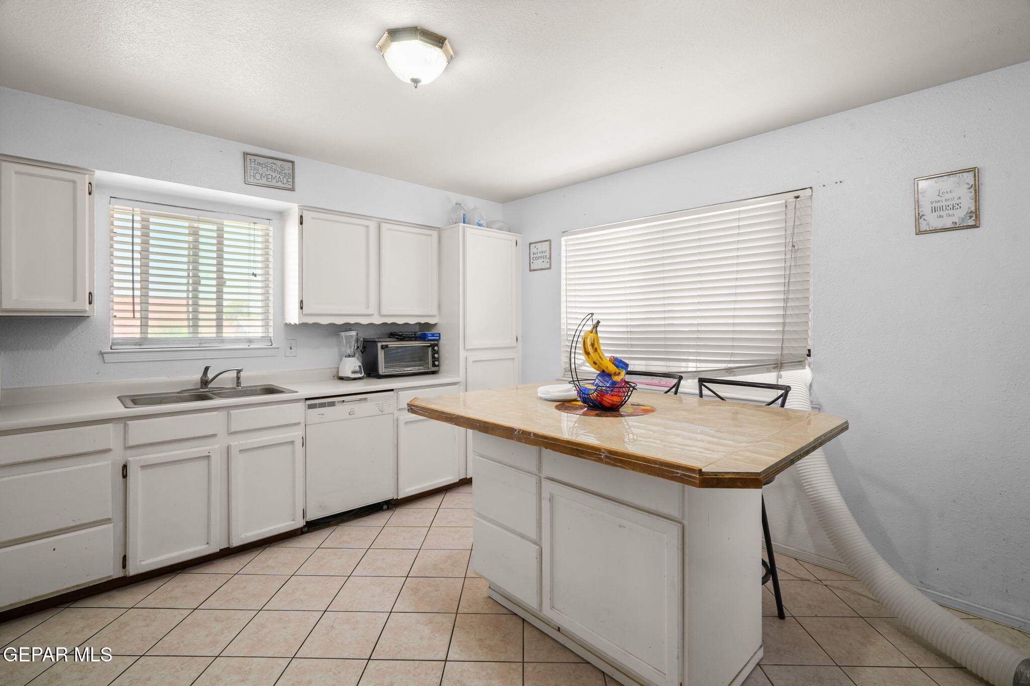 1545 SIERRA DE ORO Drive