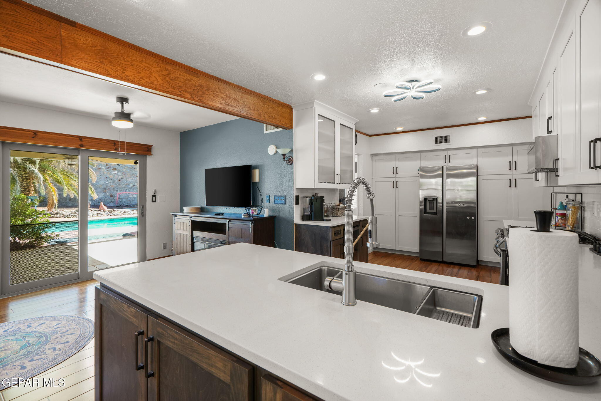 6953 La Cadena Drive