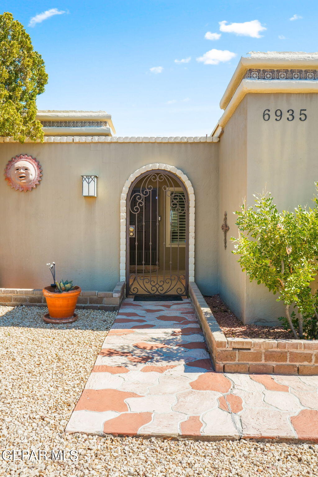 6953 La Cadena Drive