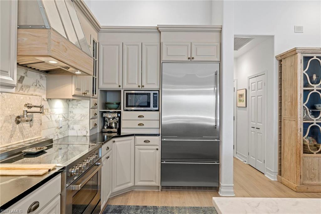 9660 Wilshire Lakes BLVD