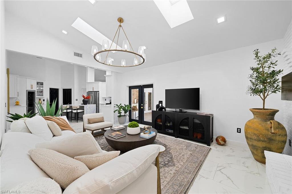 2376 Pine Woods CIR # 1