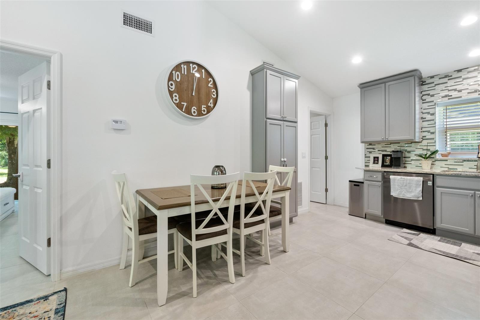 39 HERNANDEZ AVE