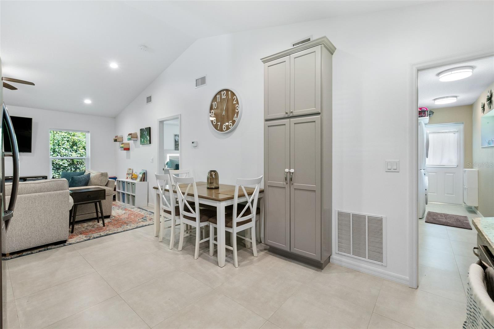 39 HERNANDEZ AVE