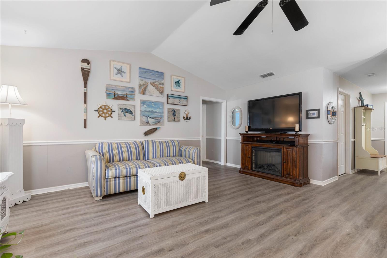 197 FRANKFORD LN