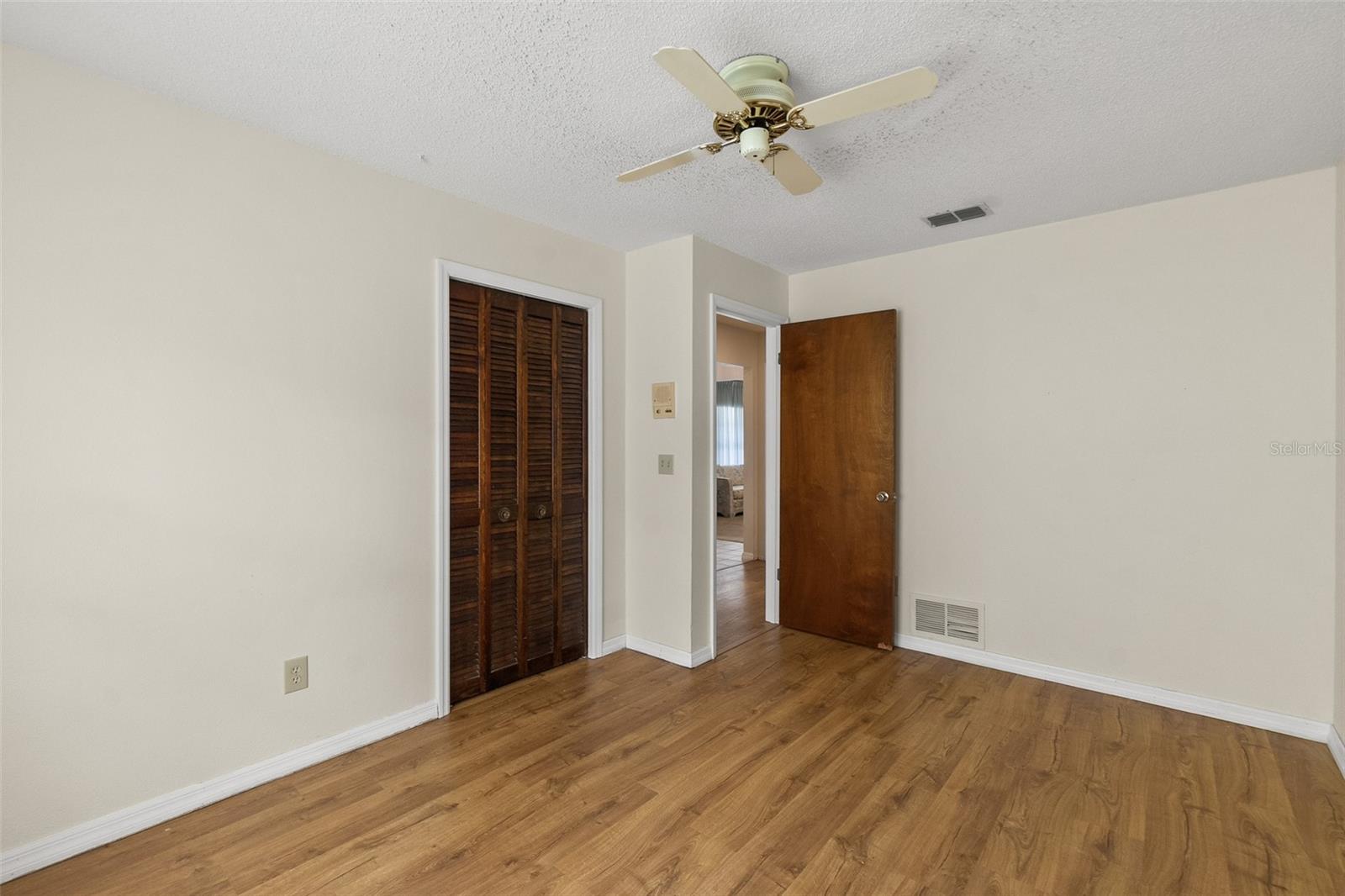 10 FLAMETREE CT