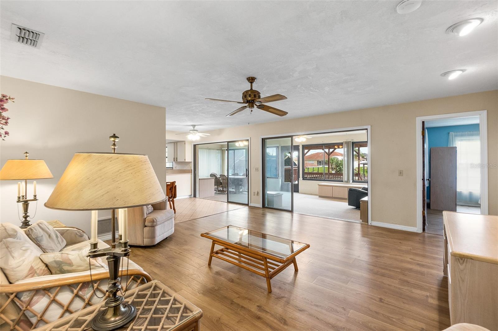 10 FLAMETREE CT