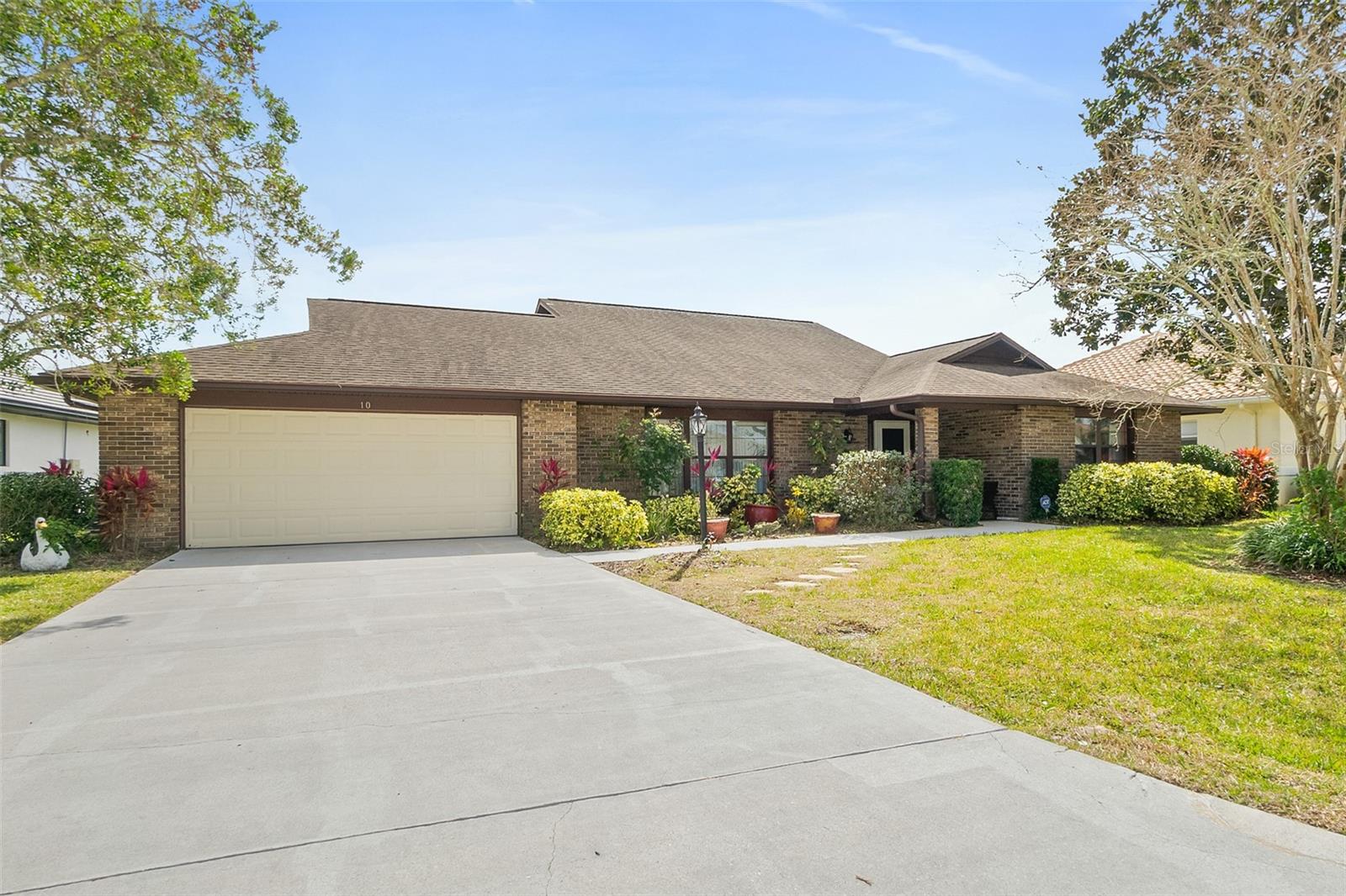 10 FLAMETREE CT