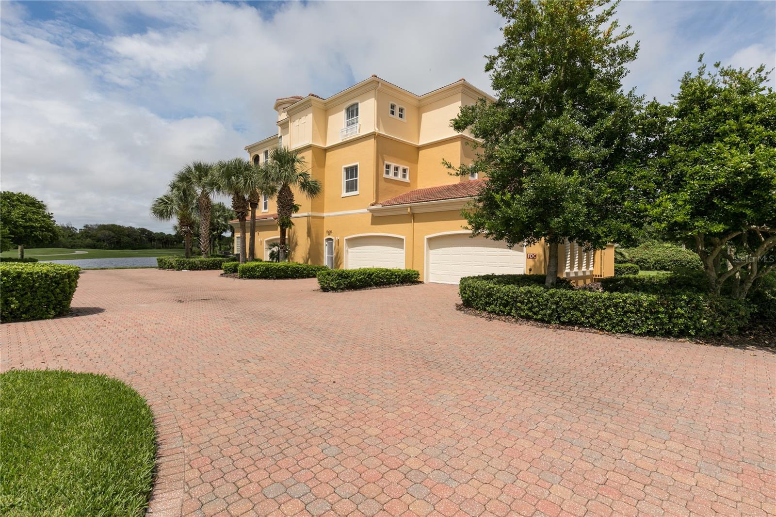 40 CASA BELLA CIR #1101