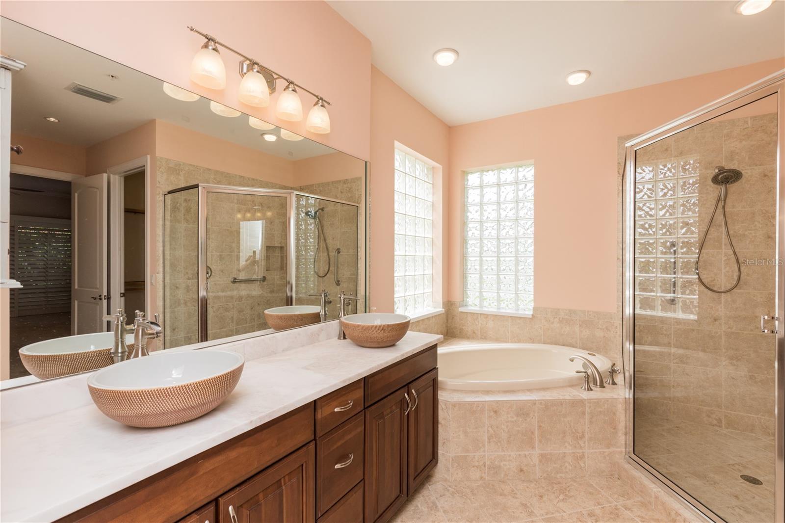 40 CASA BELLA CIR #1101