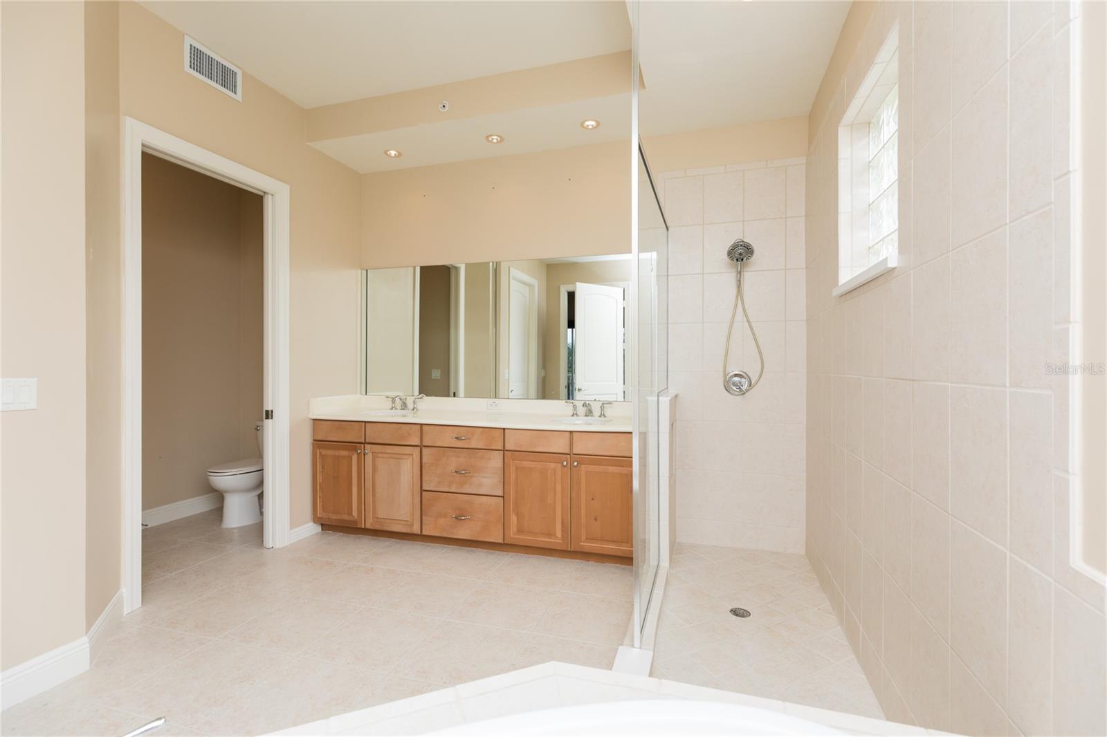 40 CASA BELLA CIR #1102