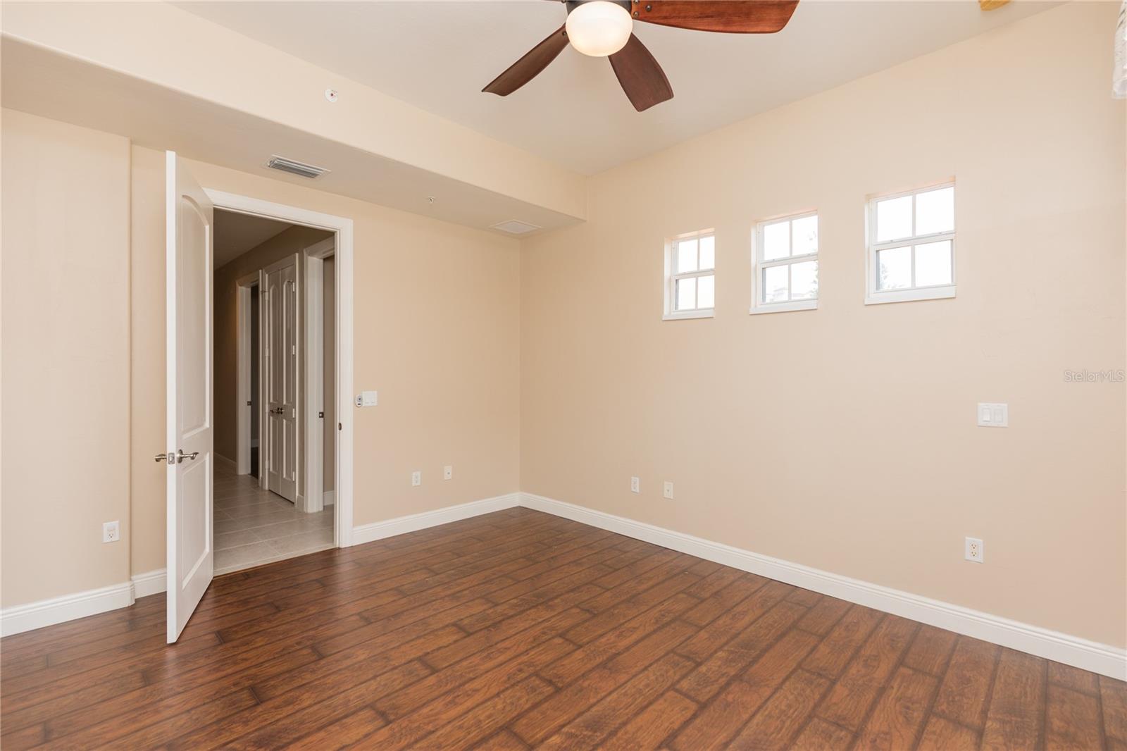40 CASA BELLA CIR #1102