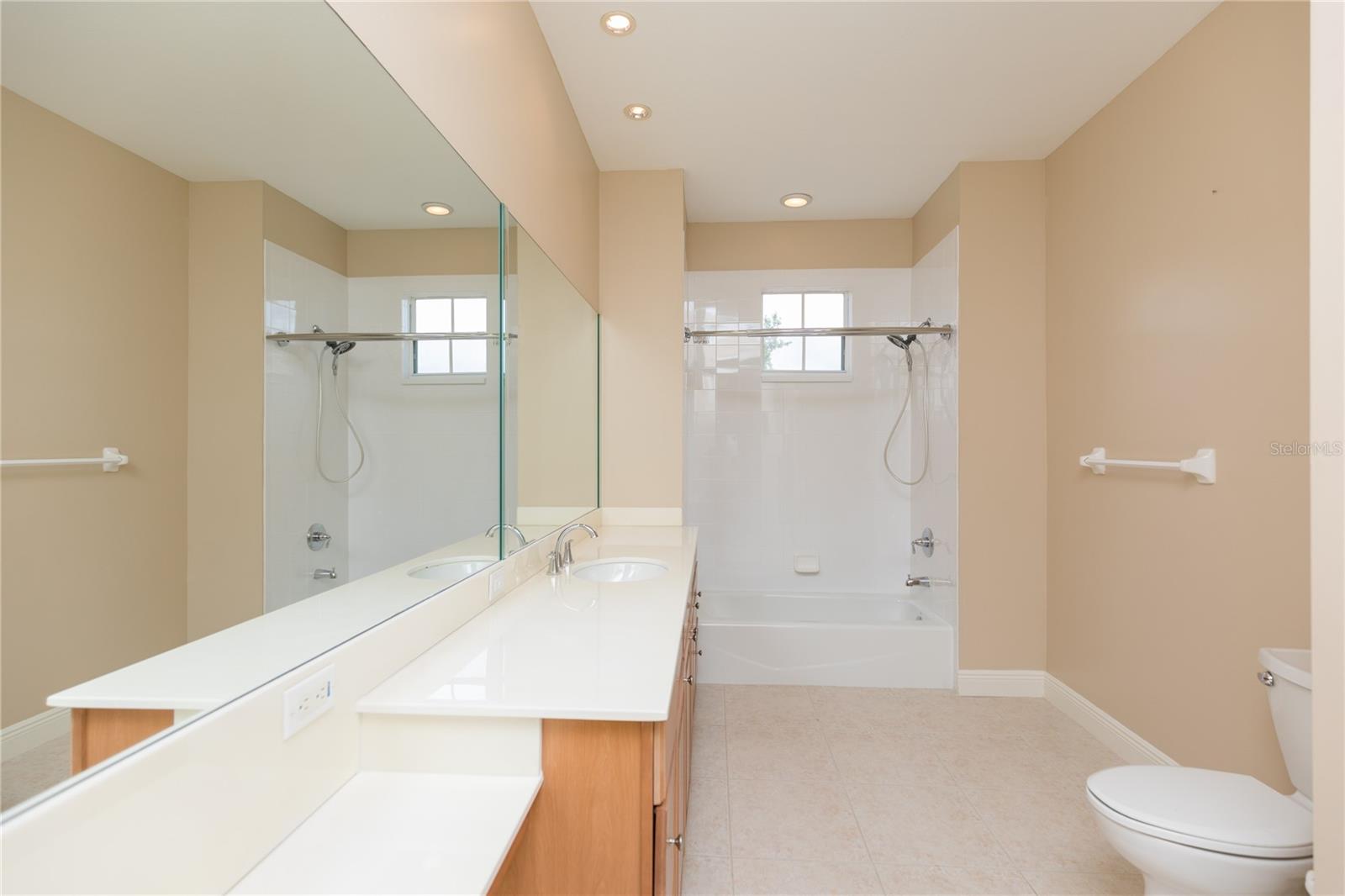 40 CASA BELLA CIR #1102