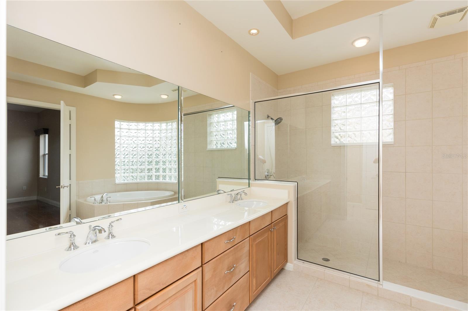 40 CASA BELLA CIR #1102