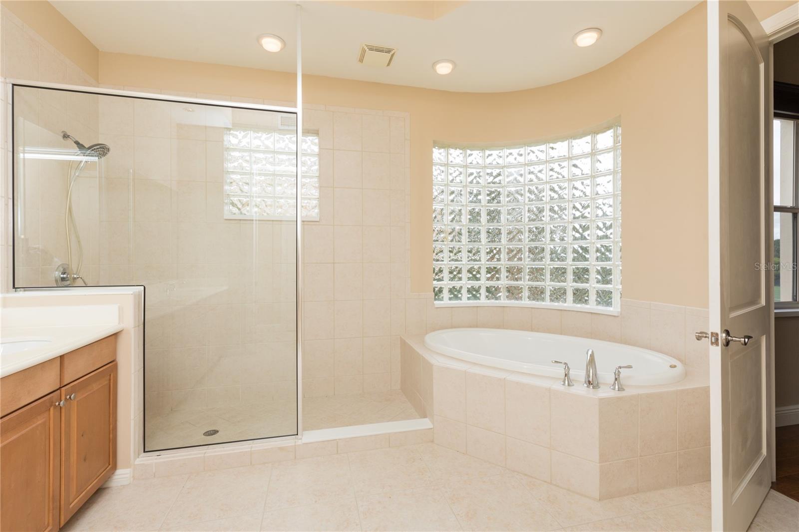 40 CASA BELLA CIR #1102