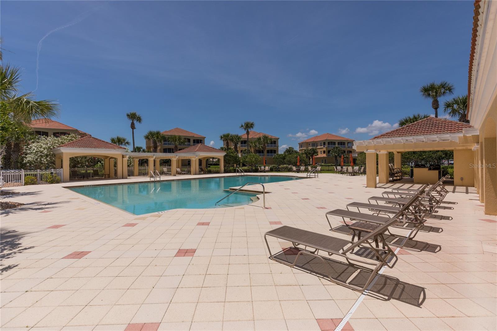 40 CASA BELLA CIR #1102