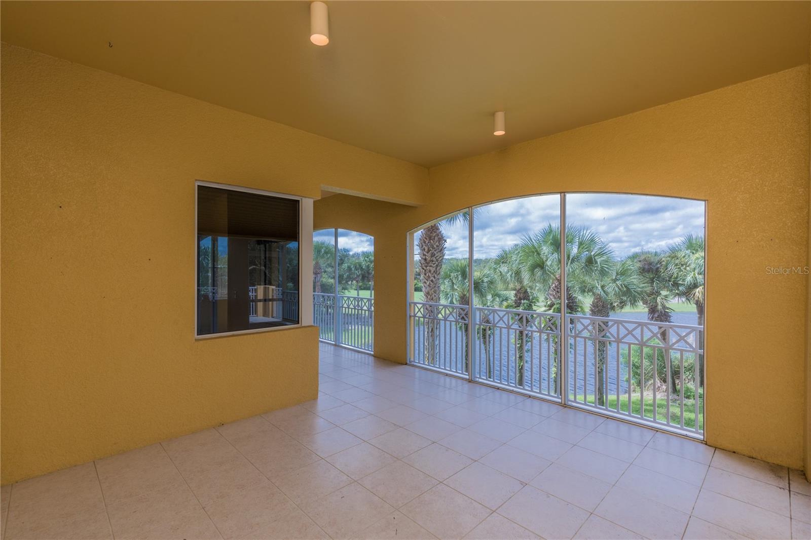 40 CASA BELLA CIR #1102