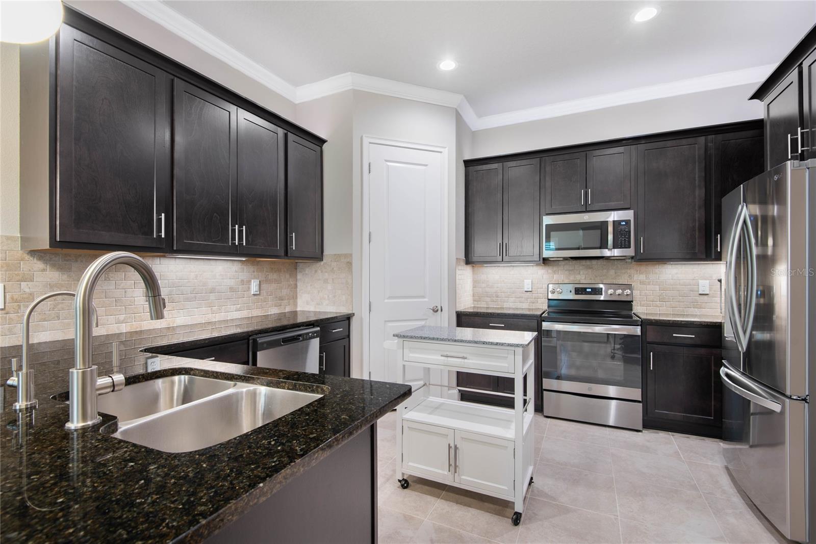 68 LONGRIDGE LN