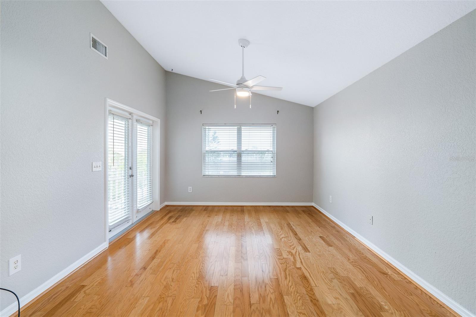 1115 N CENTRAL AVE