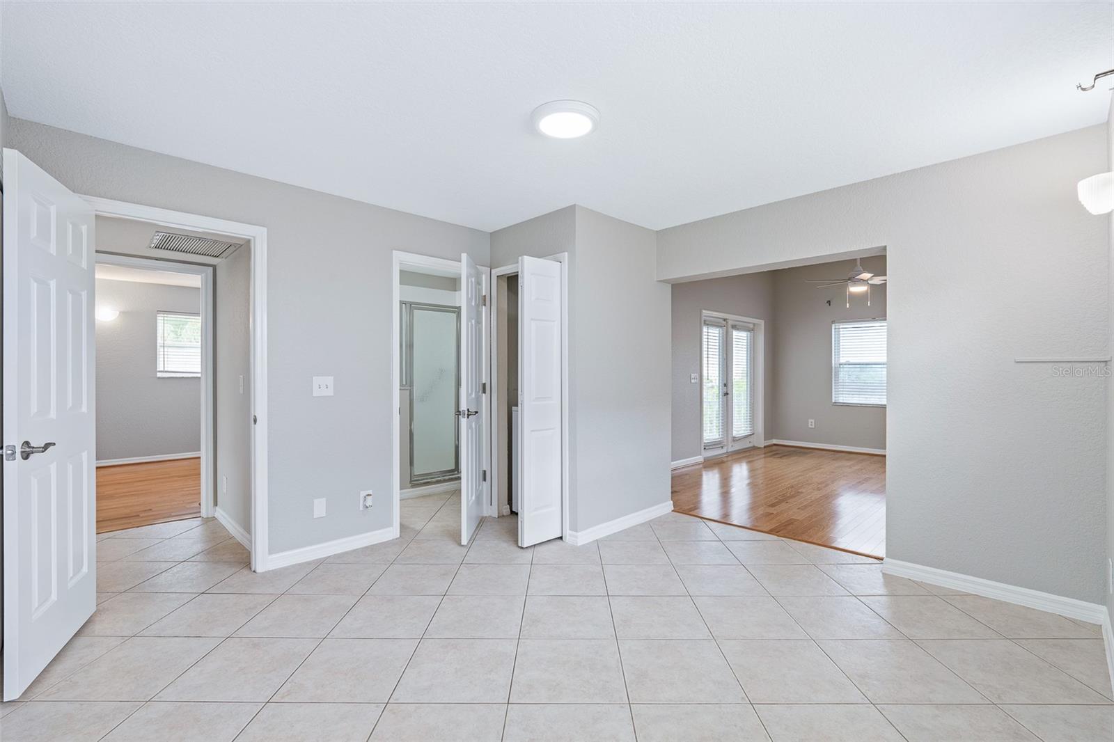1115 N CENTRAL AVE