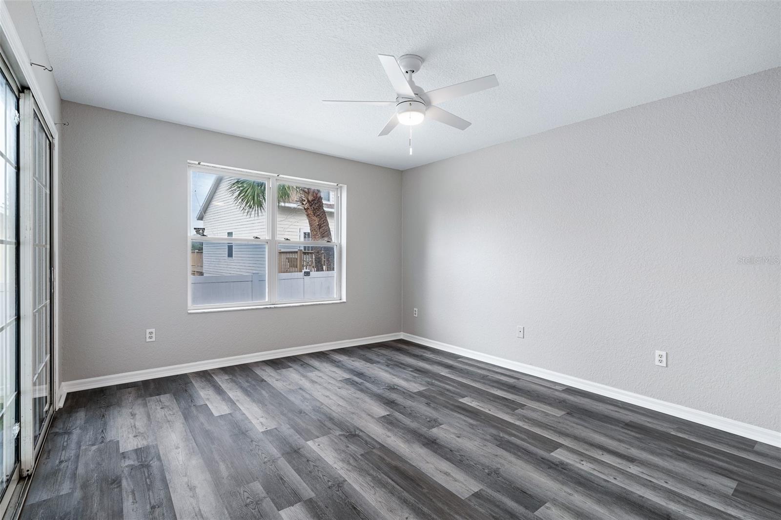 1115 N CENTRAL AVE