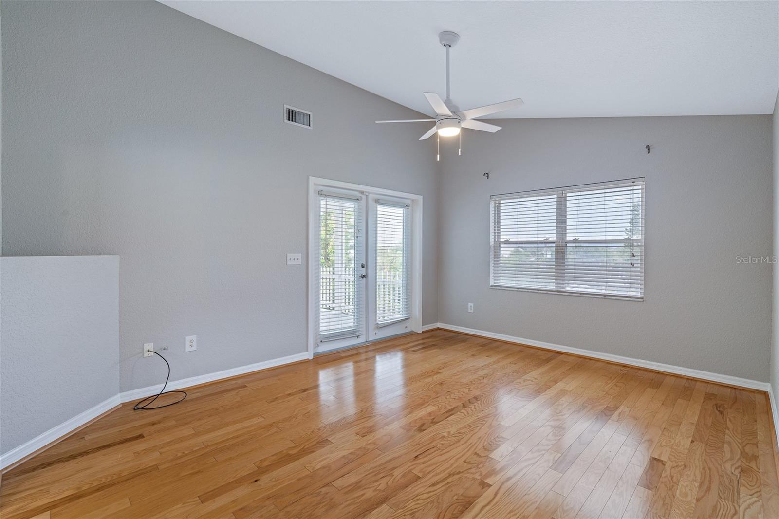 1115 N CENTRAL AVE