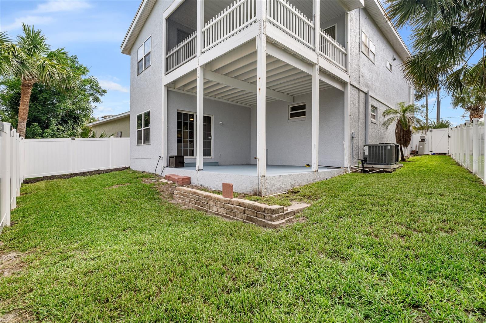 1115 N CENTRAL AVE