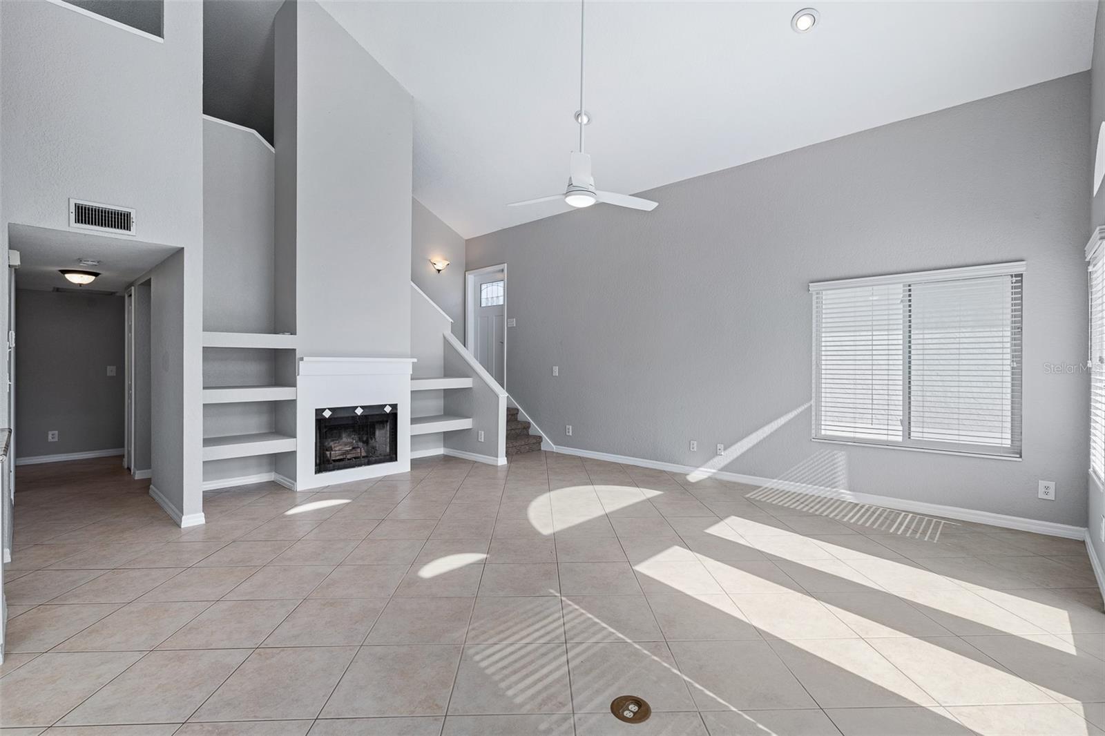 1115 N CENTRAL AVE