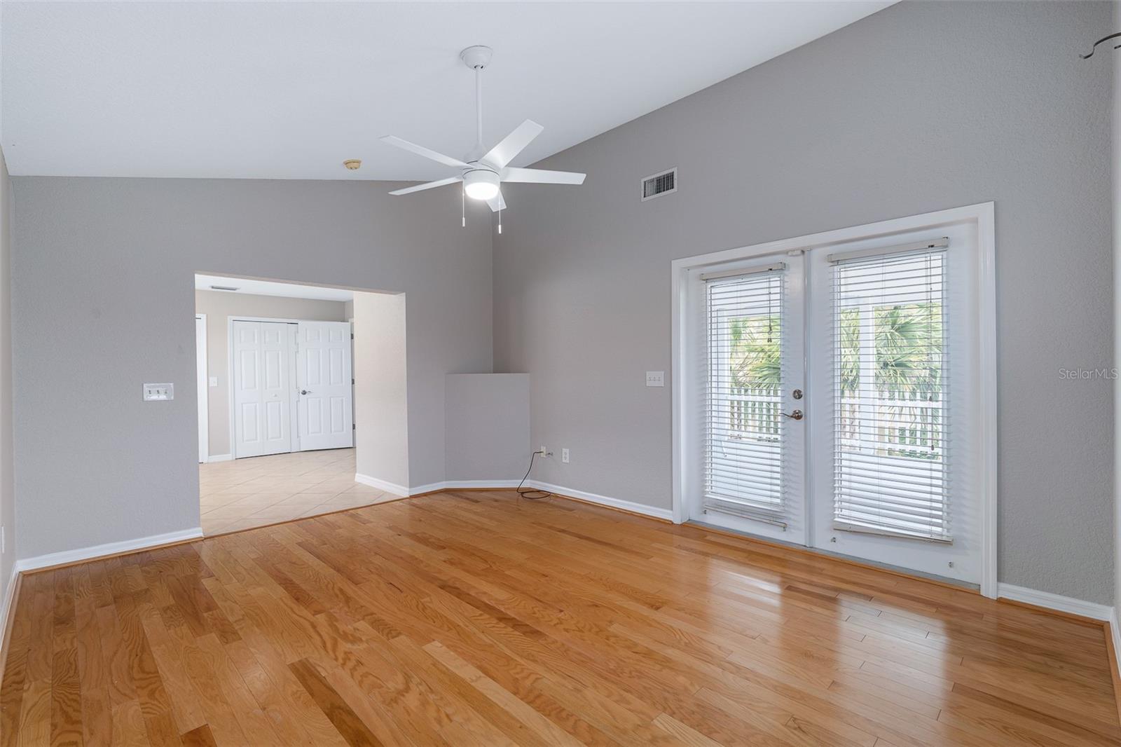 1115 N CENTRAL AVE