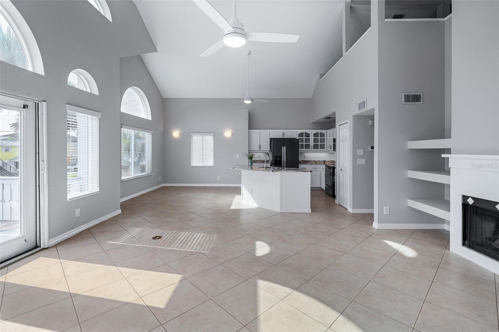 1115 N CENTRAL AVE