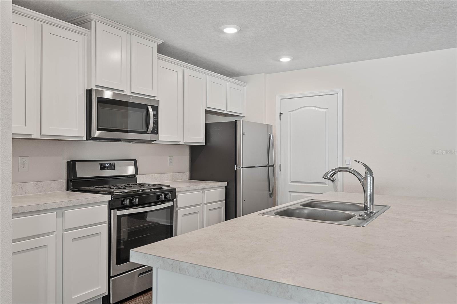 657 GRAND RESERVE DR