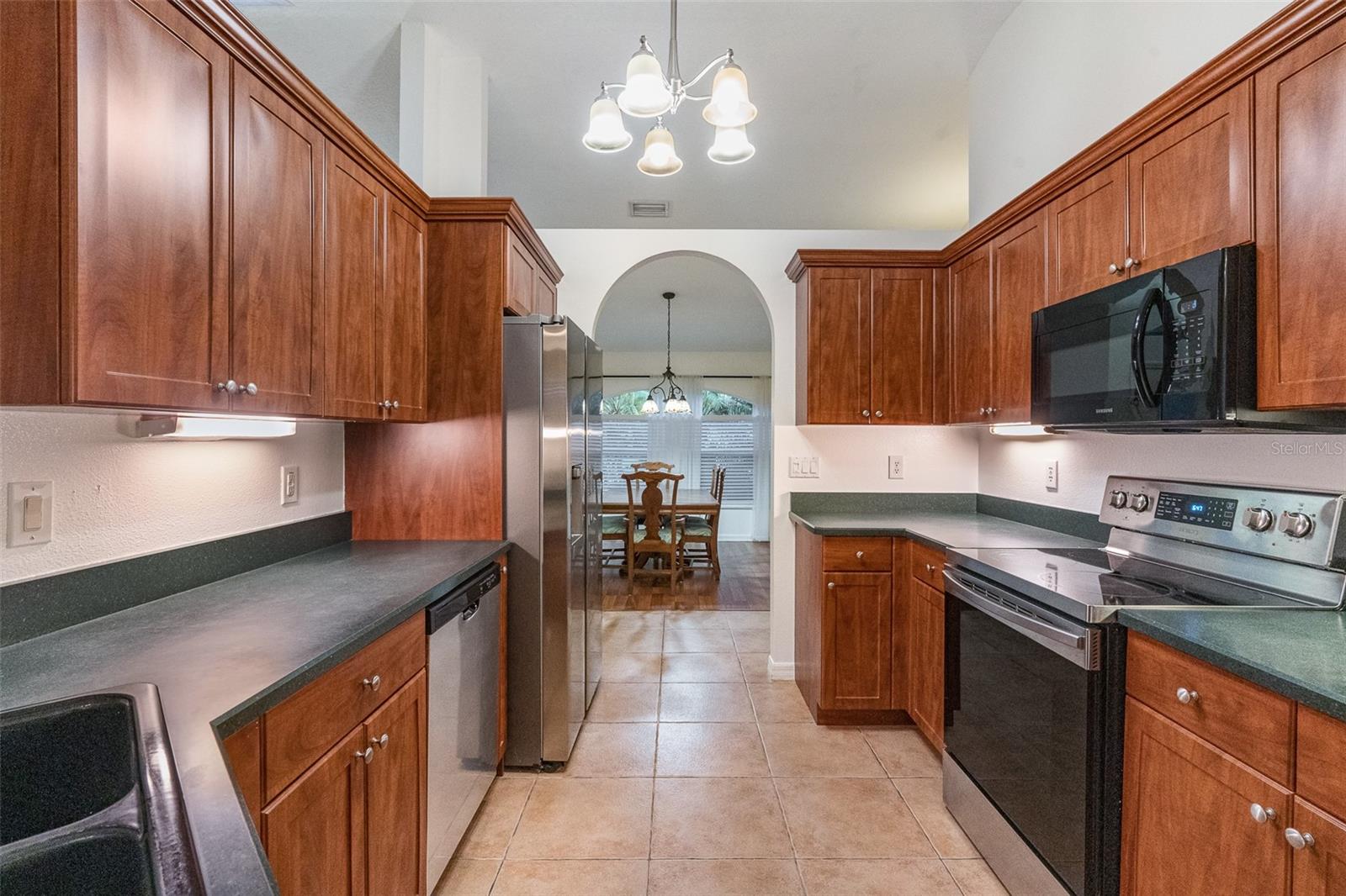 928 GEORGE HECKER DR