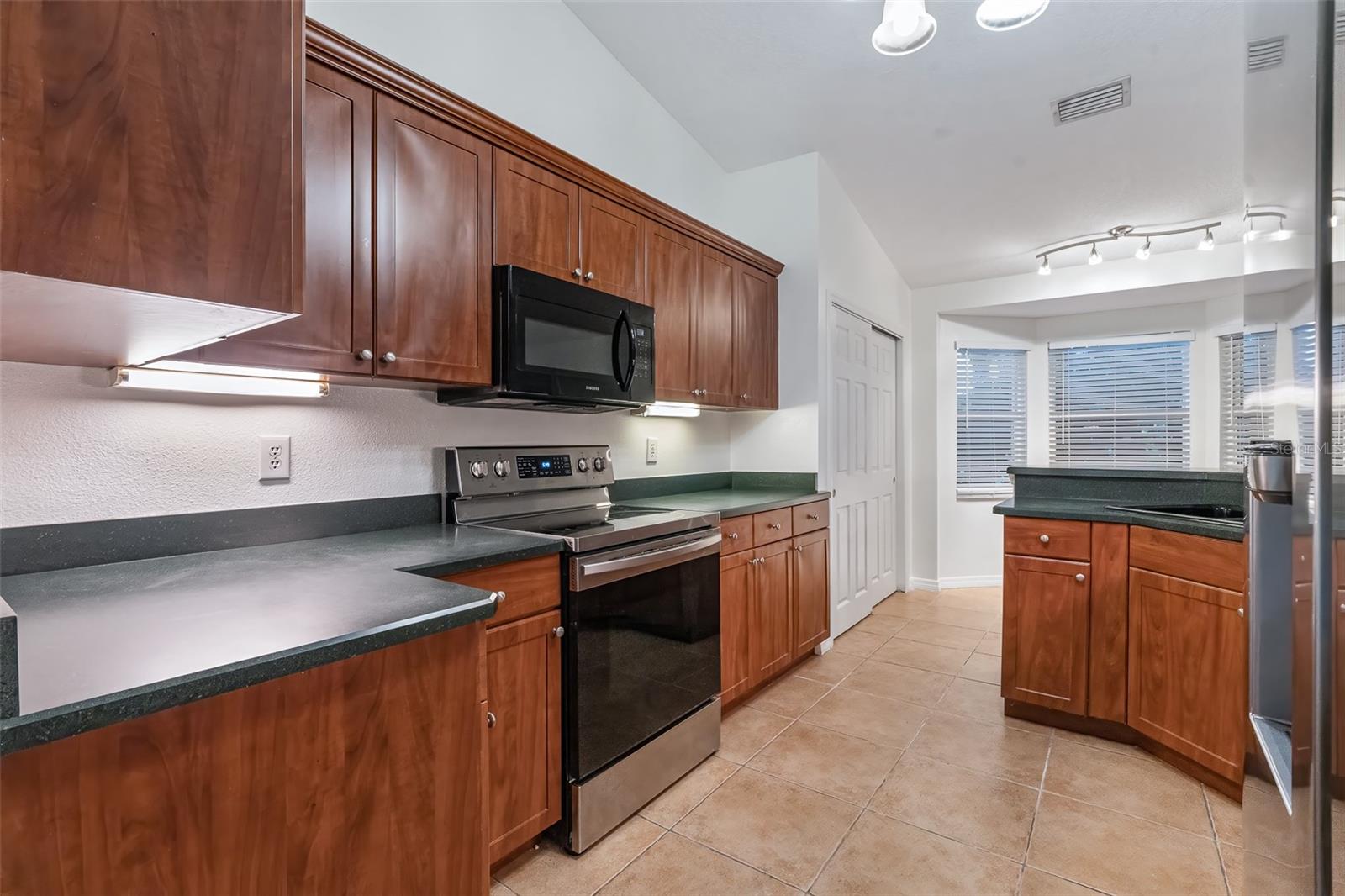 928 GEORGE HECKER DR