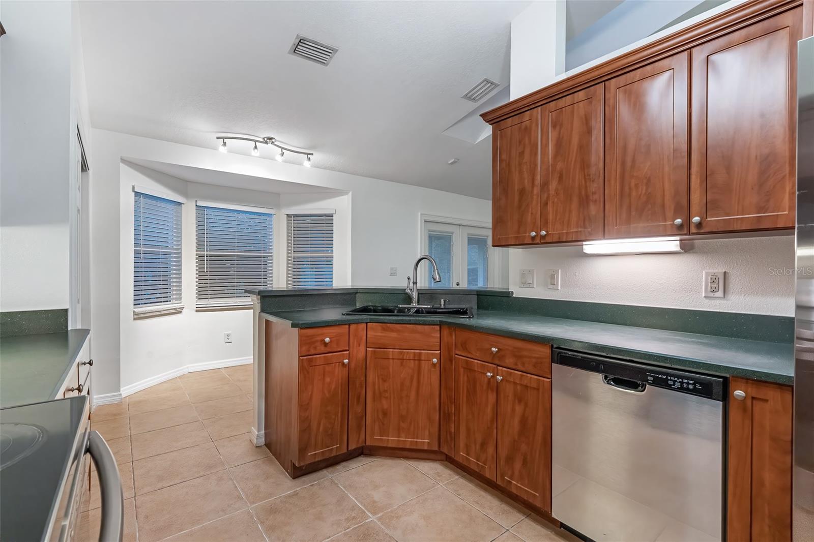 928 GEORGE HECKER DR