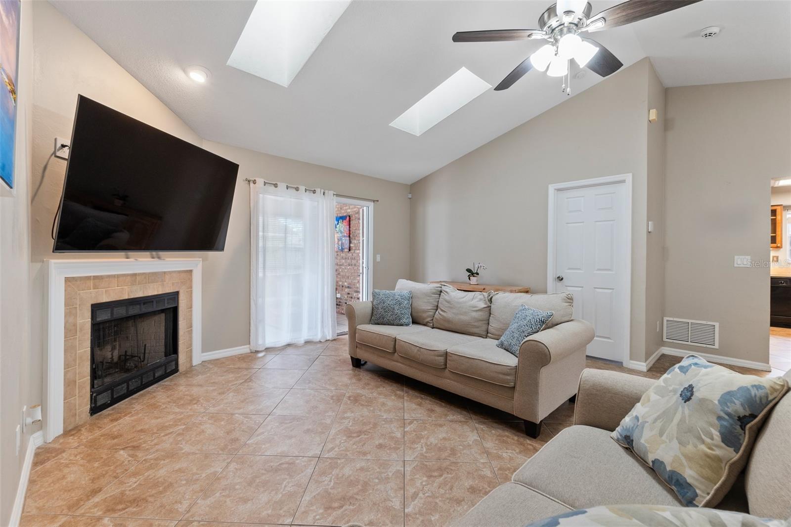 109 SEA DUCK CIR E